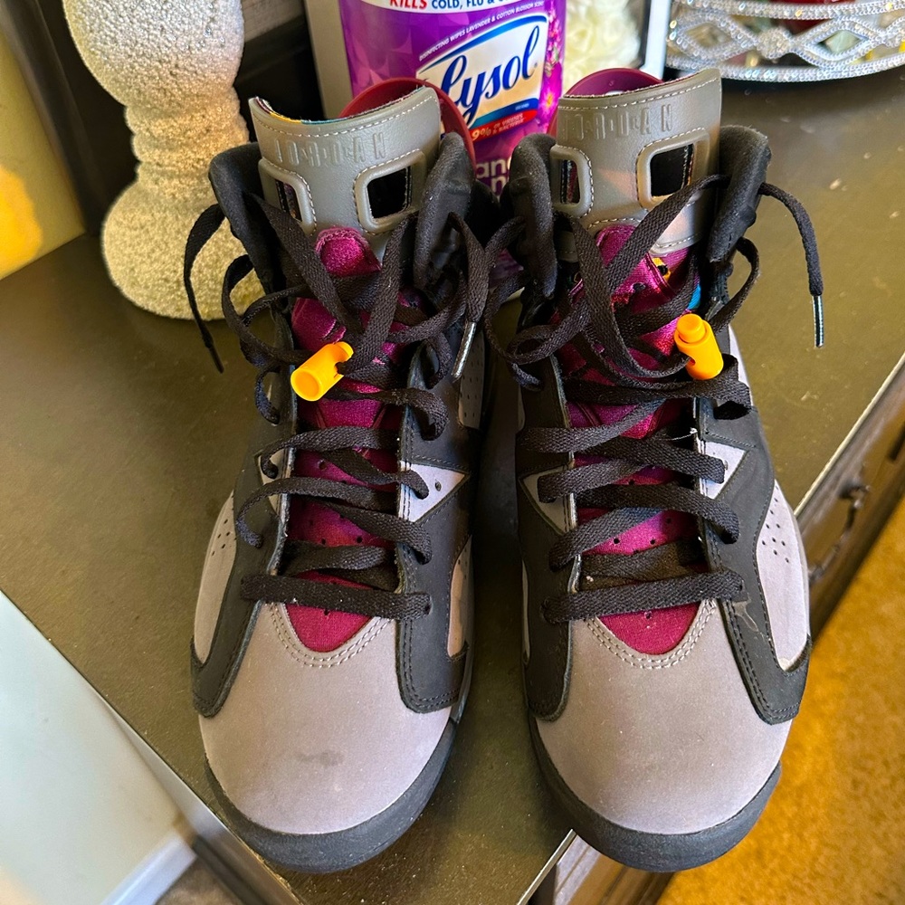 Men’s Air Jordan 6 Retro GS 'Bordeaux'
Size 9. Classic Release . Good condition